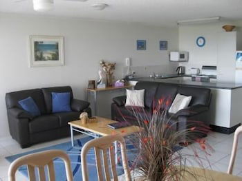Seafarer Chase Holiday Apartments - Kawana Tourism 1