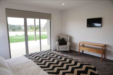 Relbia Lodge - Kawana Tourism 5