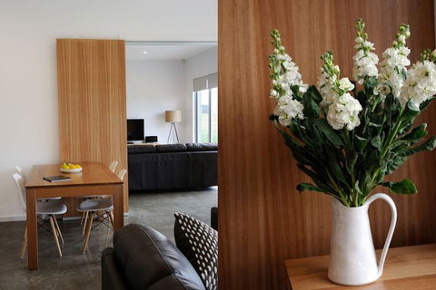 Relbia Lodge - Kawana Tourism 7