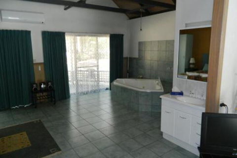 Boronia Peak Villas - Kawana Tourism 4