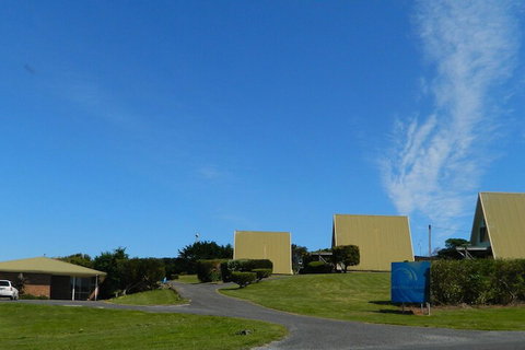 Island Breeze Motel - Kawana Tourism 3