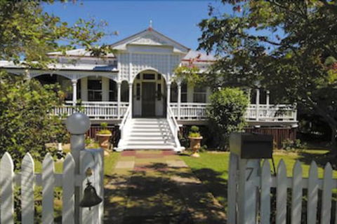 Wiss House Bed And Breakfast - Kawana Tourism 2