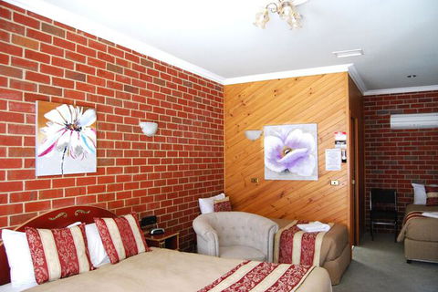 The Elms Motor Inn - Kawana Tourism 3