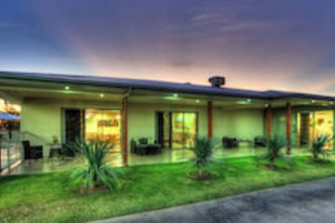 Chinchilla Motor Inn - Kawana Tourism 0