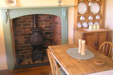 Valleyfield Cottage - Kawana Tourism 1