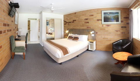 Copper Country Motor Inn & Restaurant - Kawana Tourism 5