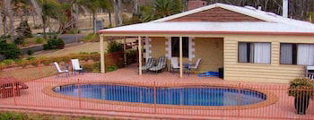 Copper Country Motor Inn & Restaurant - Kawana Tourism 3