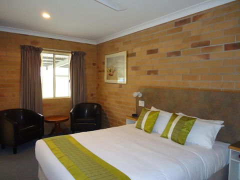 Copper Country Motor Inn & Restaurant - Kawana Tourism 6