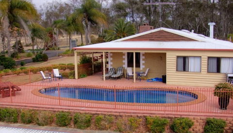 Copper Country Motor Inn & Restaurant - Kawana Tourism 2
