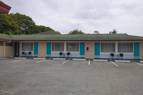 Aspley Sunset Motel - Kawana Tourism 1