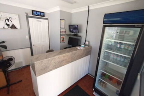 Aspley Sunset Motel - Kawana Tourism 0