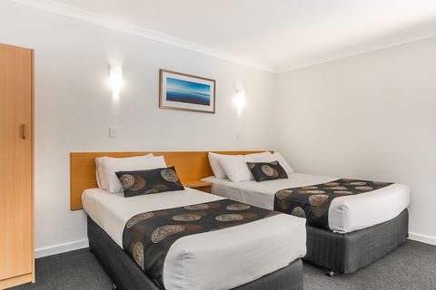 Flag Motor Lodge - Kawana Tourism 2