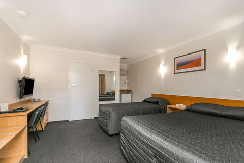 Flag Motor Lodge - Kawana Tourism 3