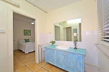 Bargara Gardens Motel & Holiday Villas - Kawana Tourism 4