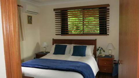 Ravensbourne Escape Cedar Lodge - Kawana Tourism 3