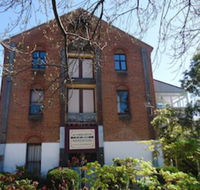 Accommodation in an Historic Warehouse - Kawana Tourism