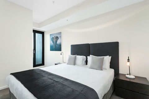 Waterfront Melbourne Apartments - Kawana Tourism 5
