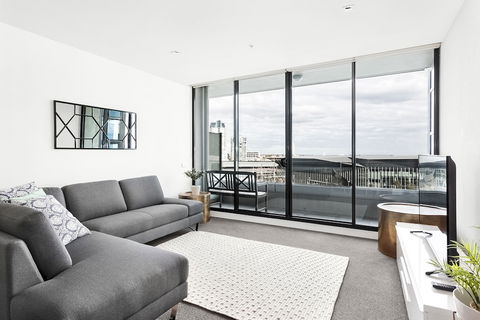 Waterfront Melbourne Apartments - Kawana Tourism 4