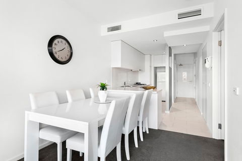 Waterfront Melbourne Apartments - Kawana Tourism 2