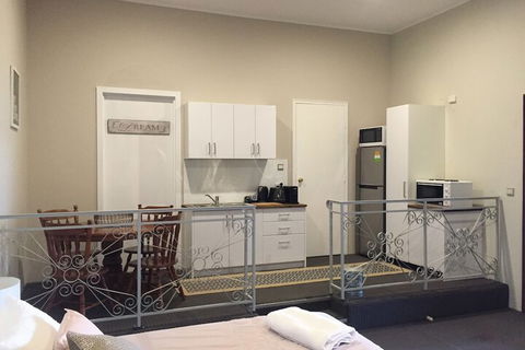 Fairway Manor Accommodation - Kawana Tourism 5