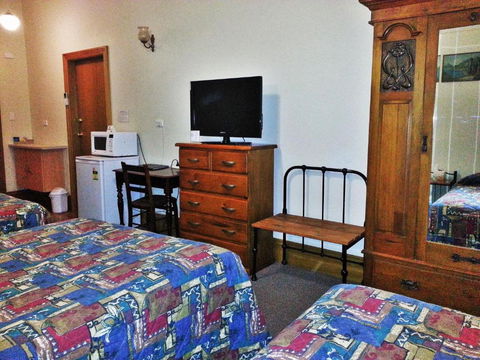 Sonbern Lodge Motel - Kawana Tourism 5