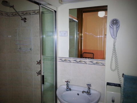 Sonbern Lodge Motel - Kawana Tourism 1