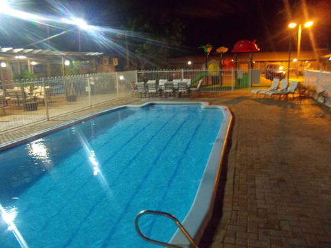 Carnarvon Motel - Kawana Tourism 1