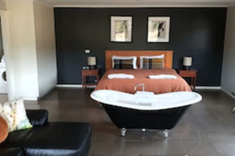 Blaze Rock Retreat - Kawana Tourism 0