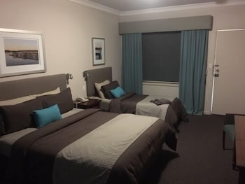 Pastoral Hotel Motel - Kawana Tourism 1