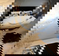 5 Rooms At The Stirling Hotel - Kawana Tourism