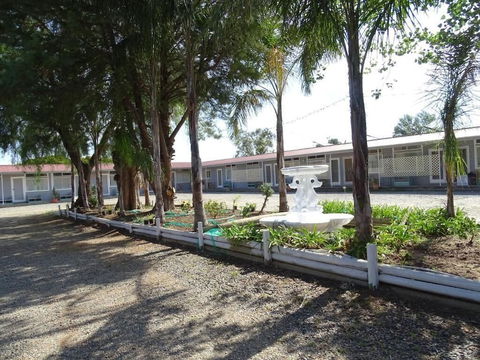 Mercury Motor Inn - Kawana Tourism 6