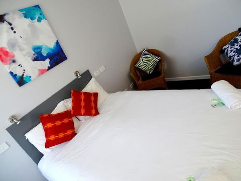 Mercury Motor Inn - Kawana Tourism 1