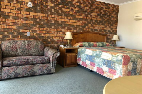 Victoriana Motor Inn - Kawana Tourism 5