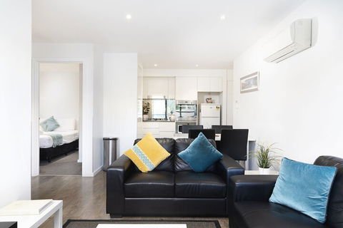 RNR Serviced Apartments North Melbourne - Kawana Tourism 5