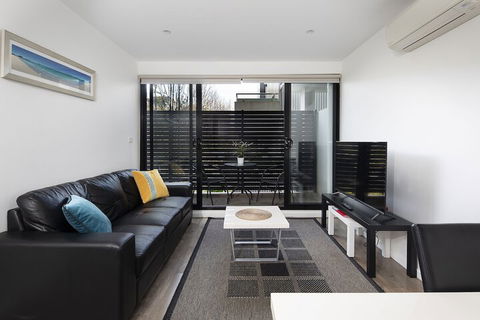RNR Serviced Apartments North Melbourne - Kawana Tourism 3