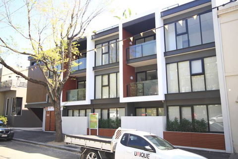 RNR Serviced Apartments North Melbourne - Kawana Tourism 1