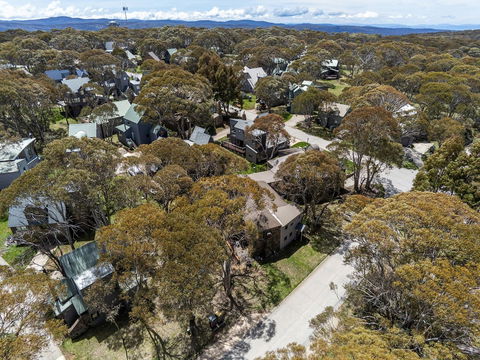 Currawong Lodge - Kawana Tourism 4