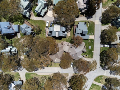 Currawong Lodge - Kawana Tourism 2