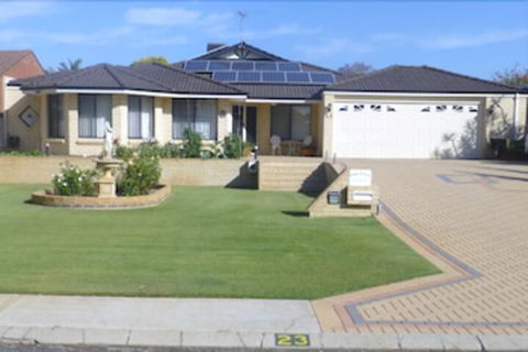 Jennys Retreat B&B - Kawana Tourism 0