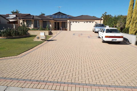 Jennys Retreat B&B - Kawana Tourism 5