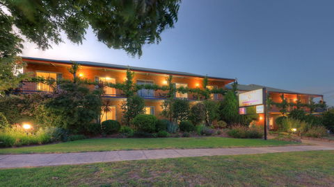 The Vines Motel And Cottages - Kawana Tourism 1