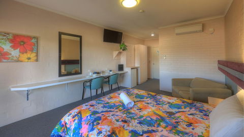 The Vines Motel And Cottages - Kawana Tourism 6