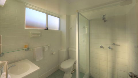 The Vines Motel And Cottages - Kawana Tourism 4