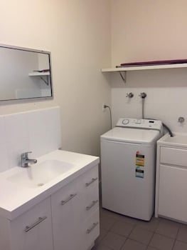 Carnarvon Central Apartments - Kawana Tourism 3