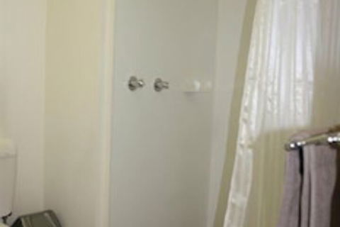 Bay View Holiday Village - Kawana Tourism 5