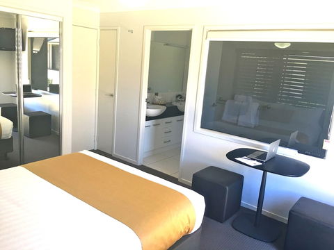 21 On Hursley Motel Apartments - Kawana Tourism 6