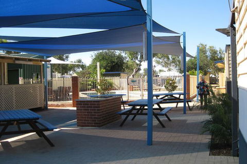 Coral Coast Tourist Park Carnarvon - Kawana Tourism 1