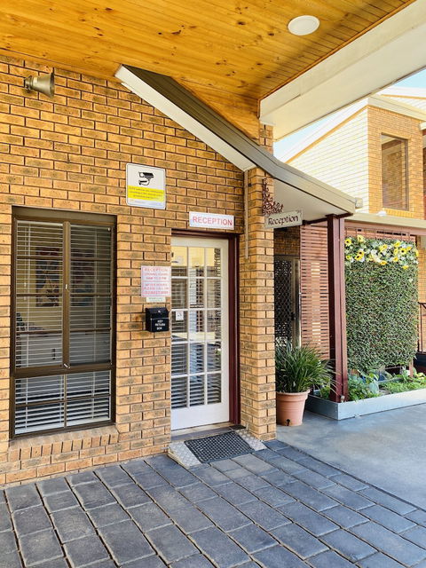 The Cottage Motor Inn Albury - Kawana Tourism 3