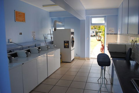 Riverside Tourist Park - Kawana Tourism 3