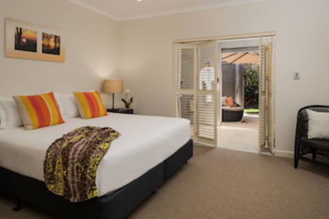 Crystalbrook Lodge - Kawana Tourism 0